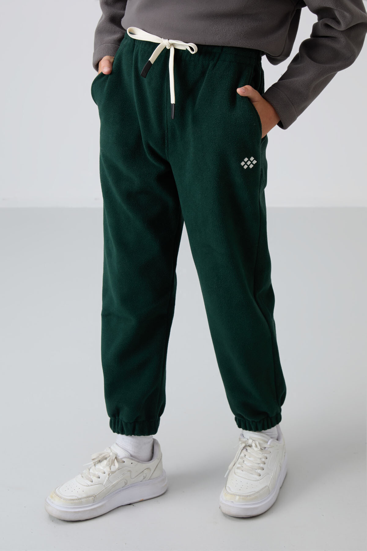 Çam Yeşil Kalın Yumuşak Dokulu Standart Fit Nakışlı Polar Erkek Çocuk Eşofman Alt - 11220 - TOMMYLIFE (1)
