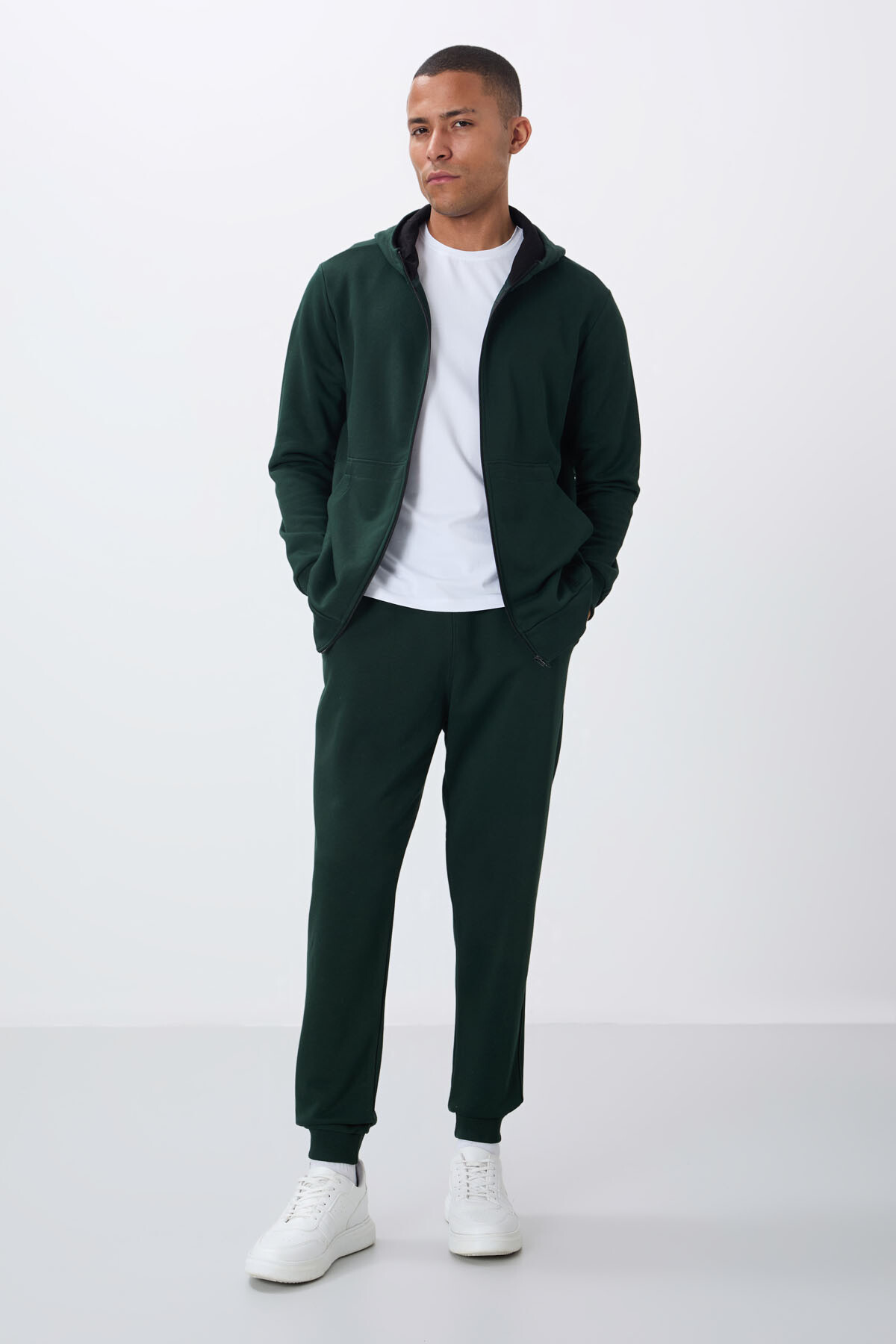 Çam Yeşil Kompakt Pamuklu Kalın Pürüzsüz Dokulu Kapüşonlu Comfort Fit Erkek Eşofman Takım - 85262 - TOMMYLIFE (1)
