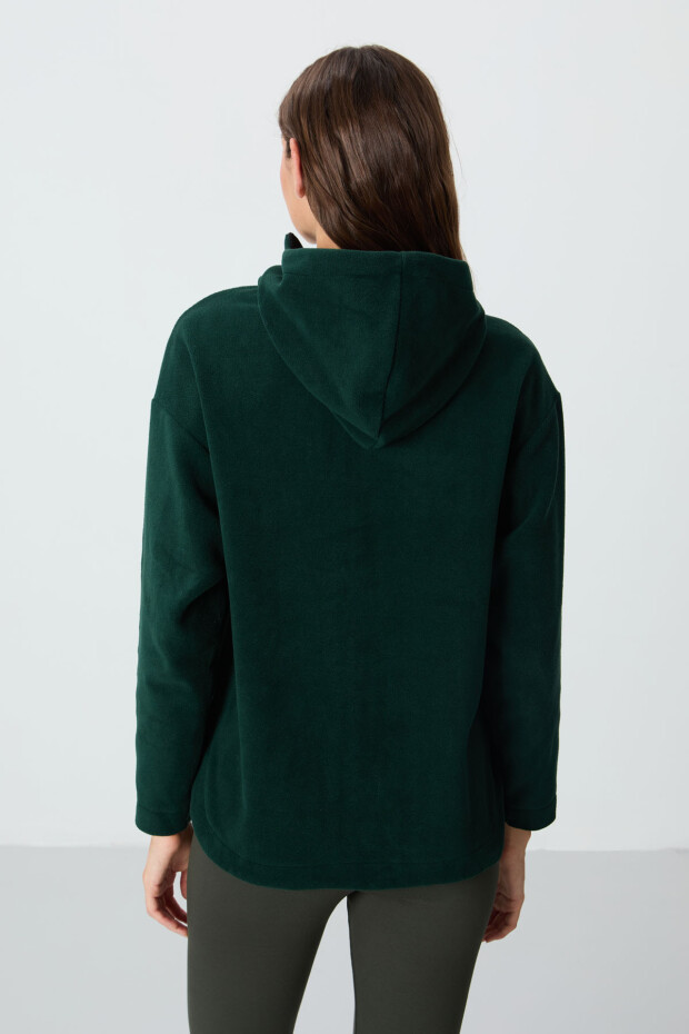 Çam Yeşili Kalın Yumuşak Dokulu Kapüşonlu Standart Kalıp Nakışlı Polar Kadın Sweatshirt -97286 - 6