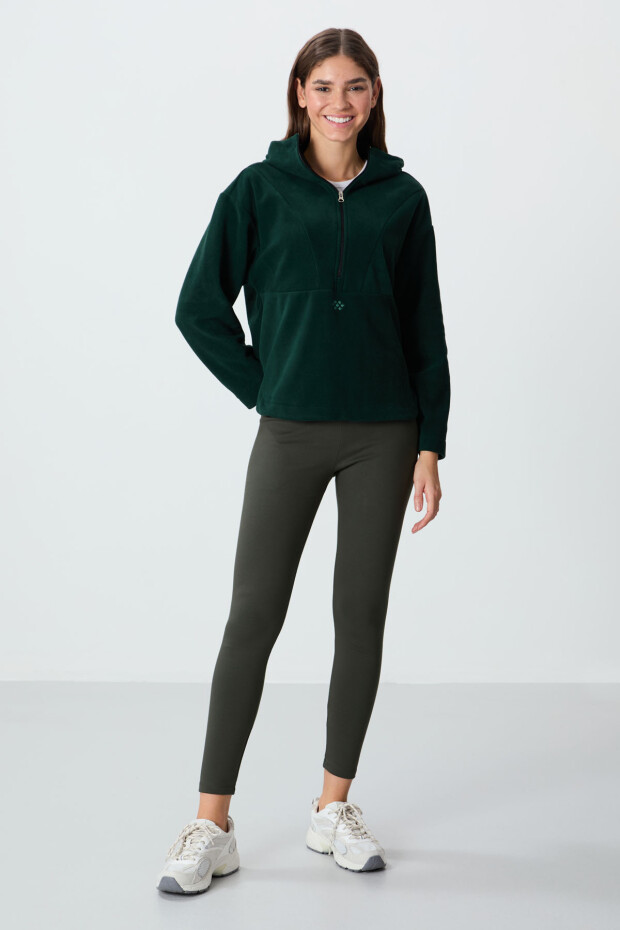 Çam Yeşili Kalın Yumuşak Dokulu Kapüşonlu Standart Kalıp Nakışlı Polar Kadın Sweatshirt -97286 - 1