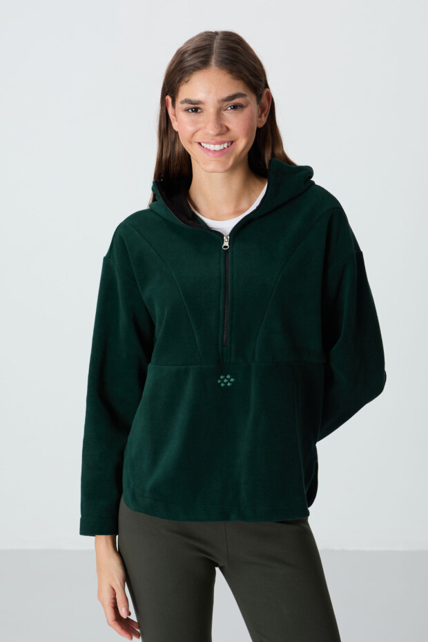 Çam Yeşili Kalın Yumuşak Dokulu Kapüşonlu Standart Kalıp Nakışlı Polar Kadın Sweatshirt -97286 - 3