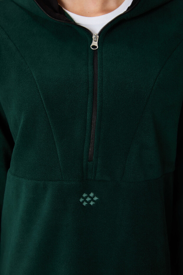 Çam Yeşili Kalın Yumuşak Dokulu Kapüşonlu Standart Kalıp Nakışlı Polar Kadın Sweatshirt -97286 - 4