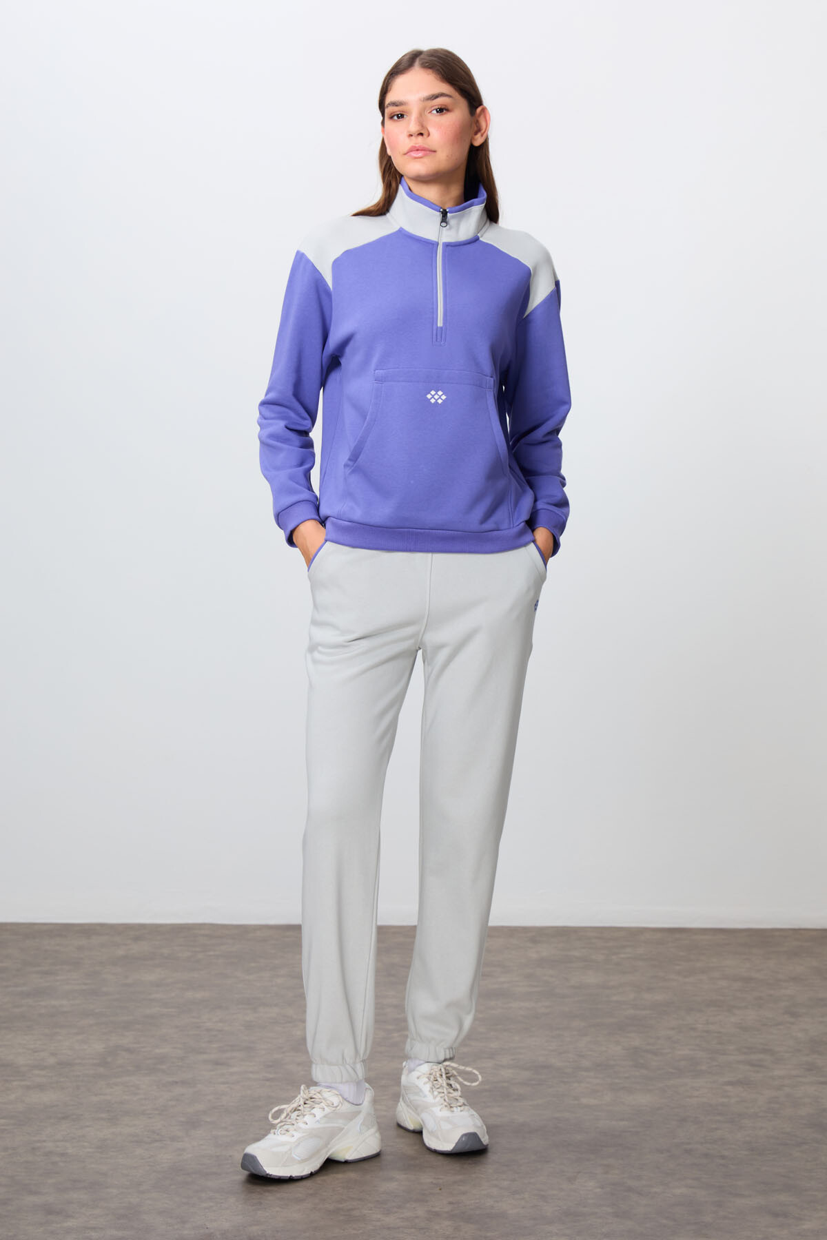 Eflatun-Taş Kompakt Pamuklu Kalın Pürüzsüz Dokulu Dik Yaka Oversize Fit Kadın Eşofman Takım - 95342 - TOMMYLIFE