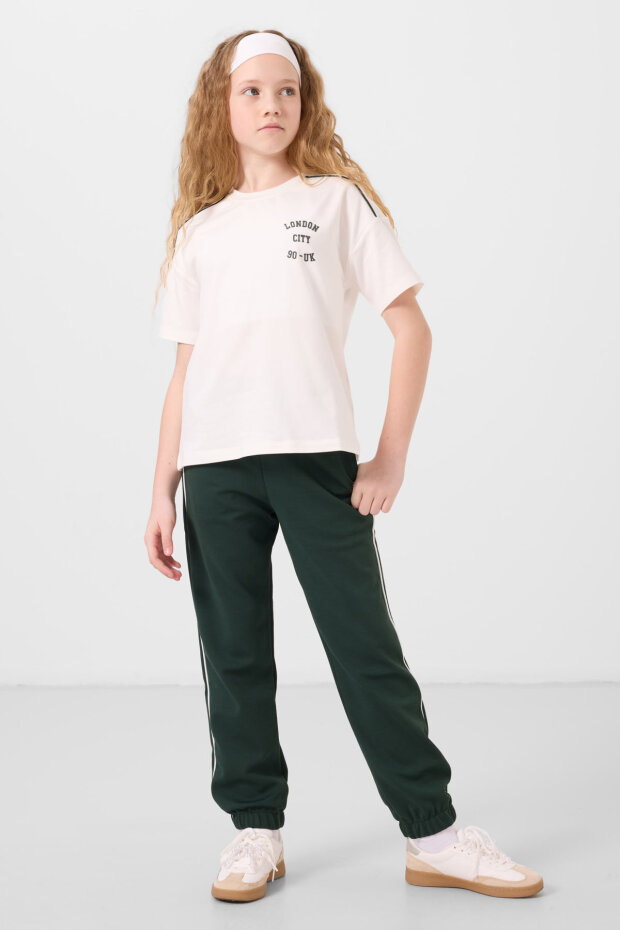 Ekru-Çam Yeşil O Yaka Baskılı Lastik Paçalı Standart Fit Kız Çocuk Eşofman Takım - 75186 - 1