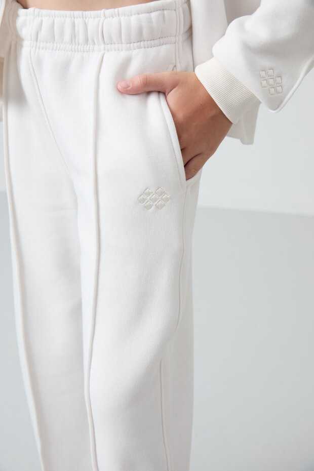 Ekru Pamuklu İçi Tüylü Yumuşak Dokulu Standart Fit Nakışlı Kız Çocuk Eşofman Takım - 75161 - 4