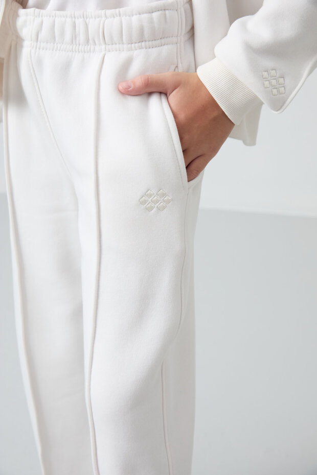 Ekru Pamuklu İçi Tüylü Yumuşak Dokulu Standart Fit Nakışlı Kız Çocuk Eşofman Takım - 75161 - 4