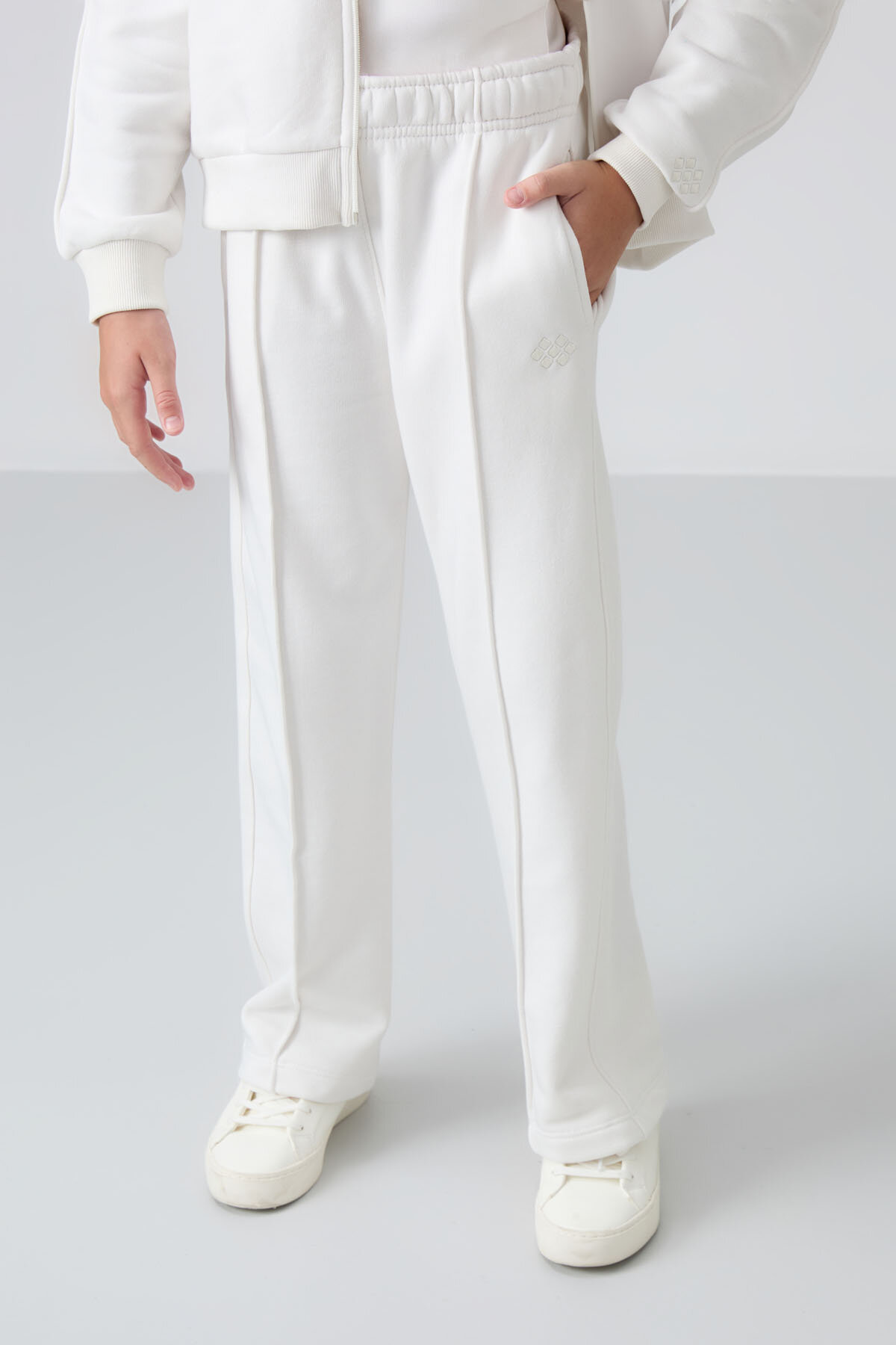 Ekru Pamuklu İçi Tüylü Yumuşak Dokulu Standart Fit Nakışlı Kız Çocuk Eşofman Takım - 75161 - TOMMYLIFE (1)