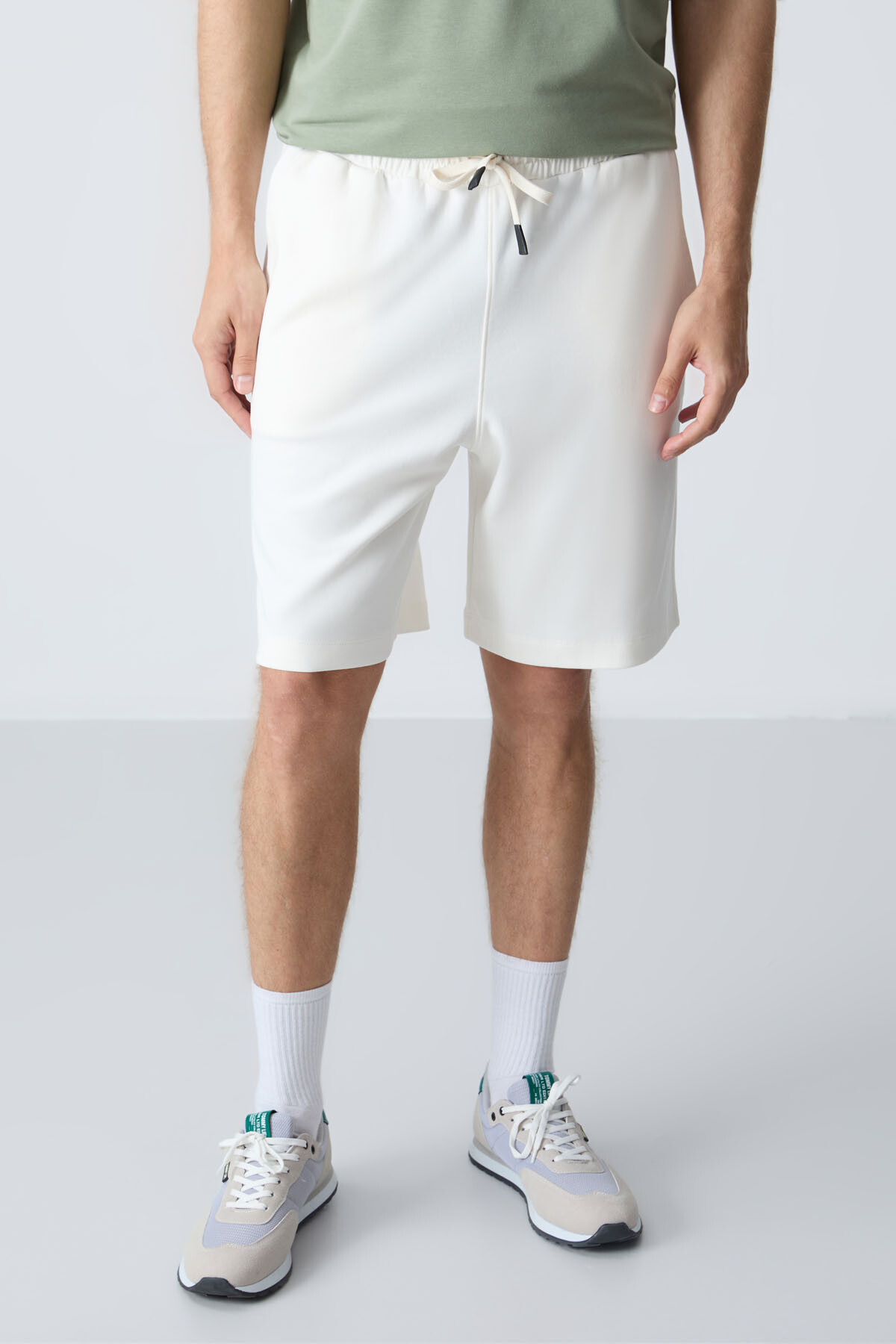 Ekru Pamuklu Kalın Yumuşak Dokulu Standart Fit Basic Erkek Şort - 81275 - Air Jones