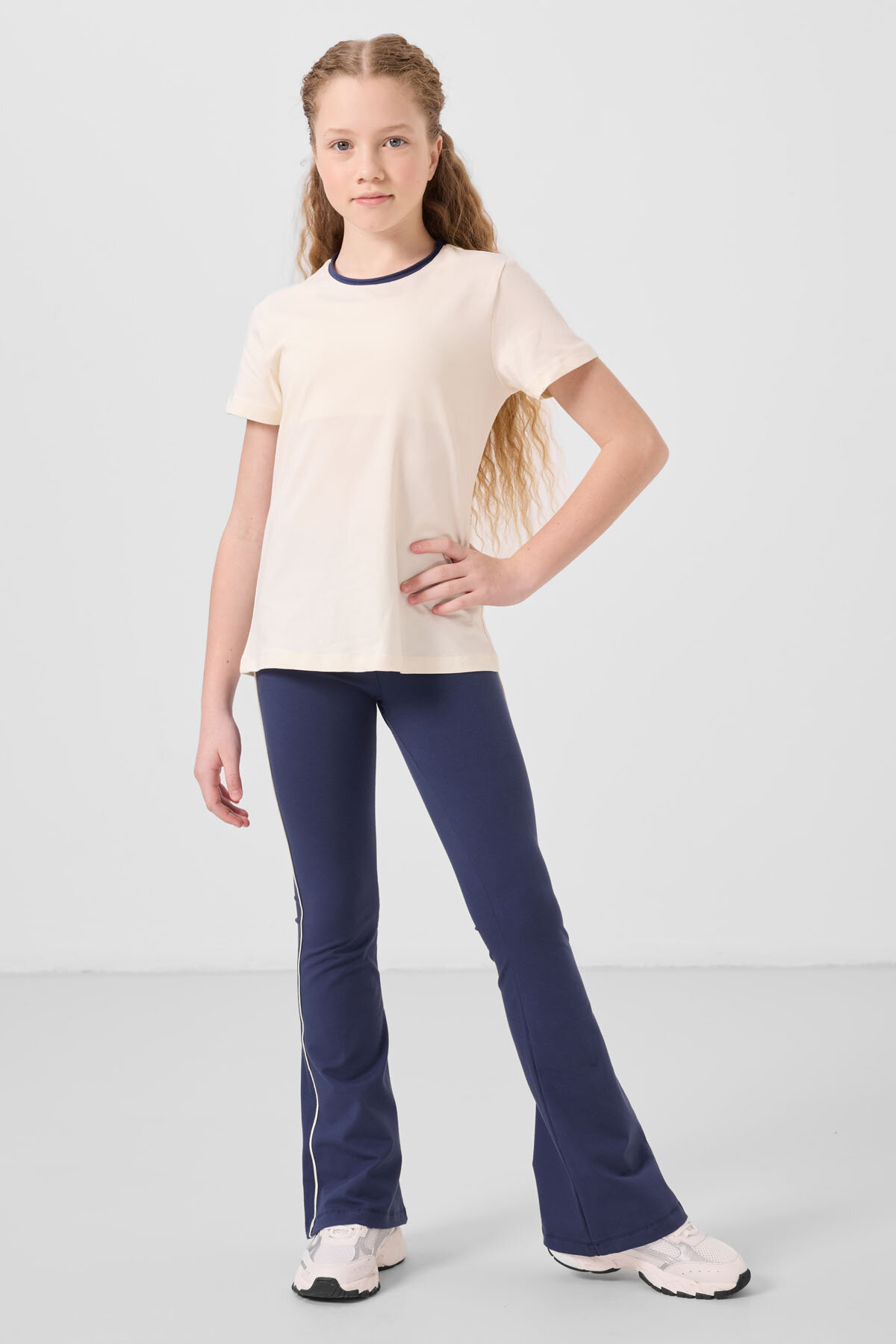 Ekru-İndigo Pamuklu O Yaka Standart Fit Basic İspanyol Paça Kız Çocuk Tayt Takım - 75192 - TOMMYLIFE