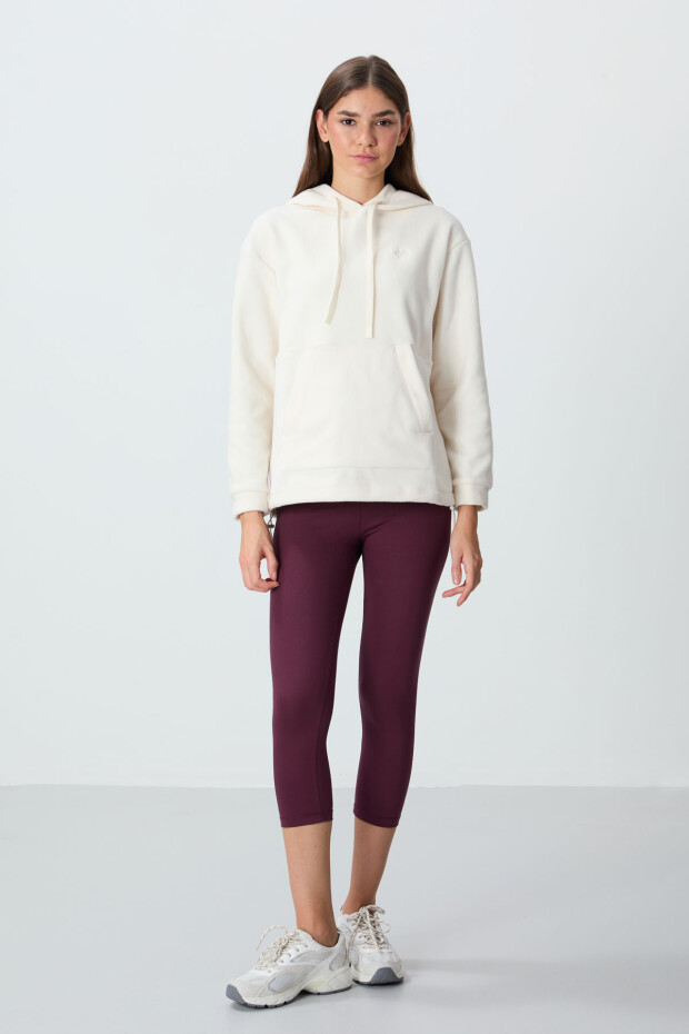 Ekru Kalın Yumuşak Dokulu Kapüşonlu Rahat Form Nakışlı Polar Kadın Sweatshirt - 97292 - 2
