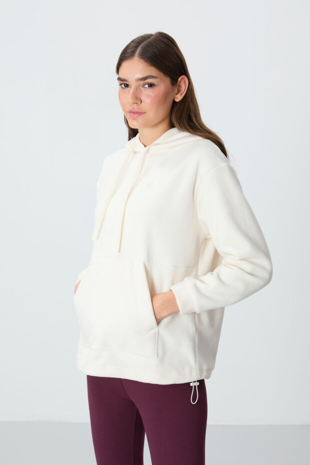Ekru Kalın Yumuşak Dokulu Kapüşonlu Rahat Form Nakışlı Polar Kadın Sweatshirt - 97292 - 4