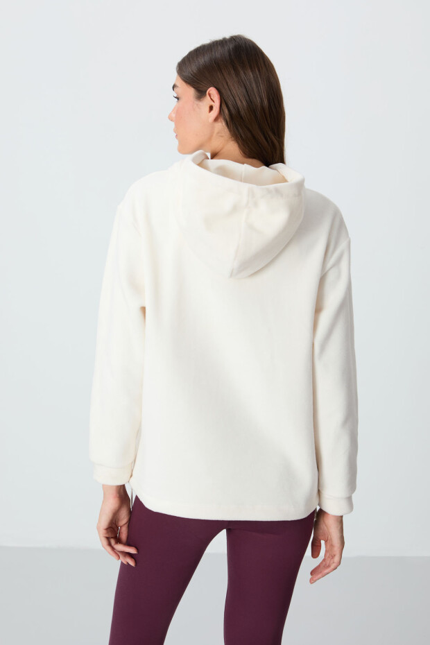 Ekru Kalın Yumuşak Dokulu Kapüşonlu Rahat Form Nakışlı Polar Kadın Sweatshirt - 97292 - 6