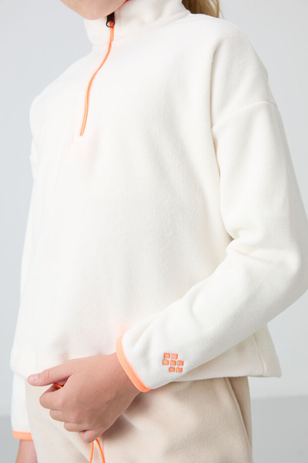 Ekru Kalın Yumuşak Dokulu Standart Fit Nakışlı Polar Kız Çocuk Sweatshirt - 75151 - 2
