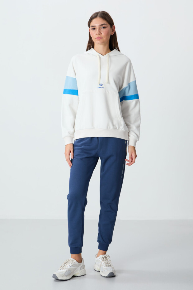 Ekru Kompakt Pamuklu Kalın Pürüzsüz Dokulu Kapüşonlu Standart Kalıp Kadın Sweatshirt - 97290 - 3
