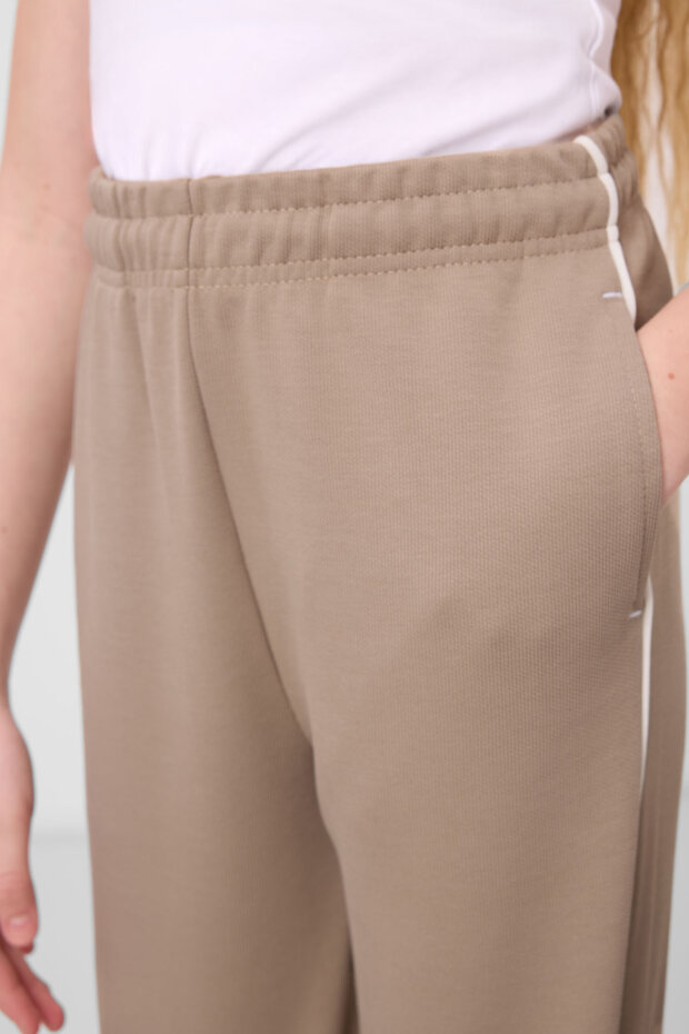 Ekru-Koyu Bej O Yaka Baskılı Lastik Paçalı Standart Fit Kız Çocuk Eşofman Takım - 75186 - 2