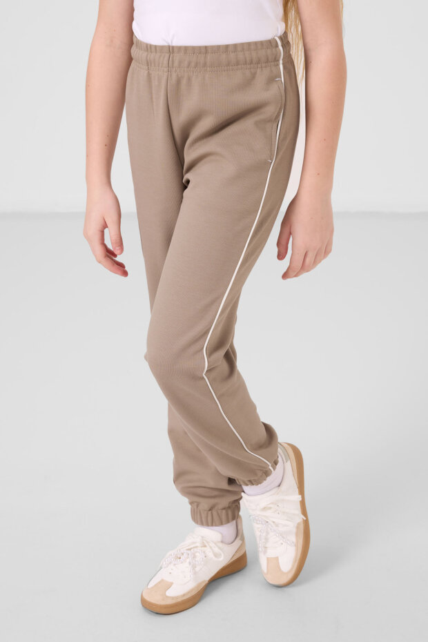 Ekru-Koyu Bej O Yaka Baskılı Lastik Paçalı Standart Fit Kız Çocuk Eşofman Takım - 75186 - 4