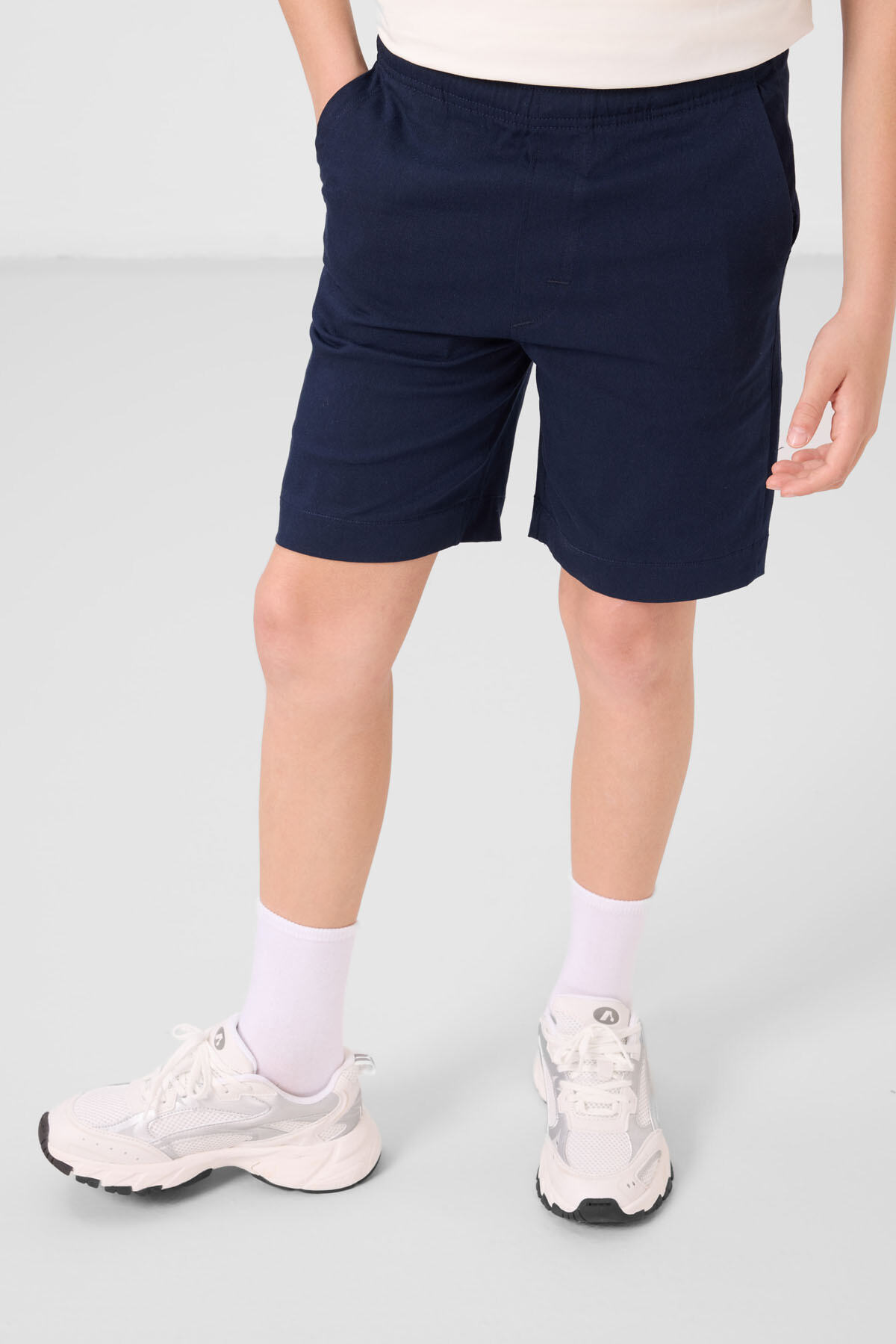 Ekru-Lacivert Pamuklu Oversize Fit Dokuma Hafif Esnek Chino Erkek Çocuk Şort Takım - 11278 - TOMMYLIFE (1)