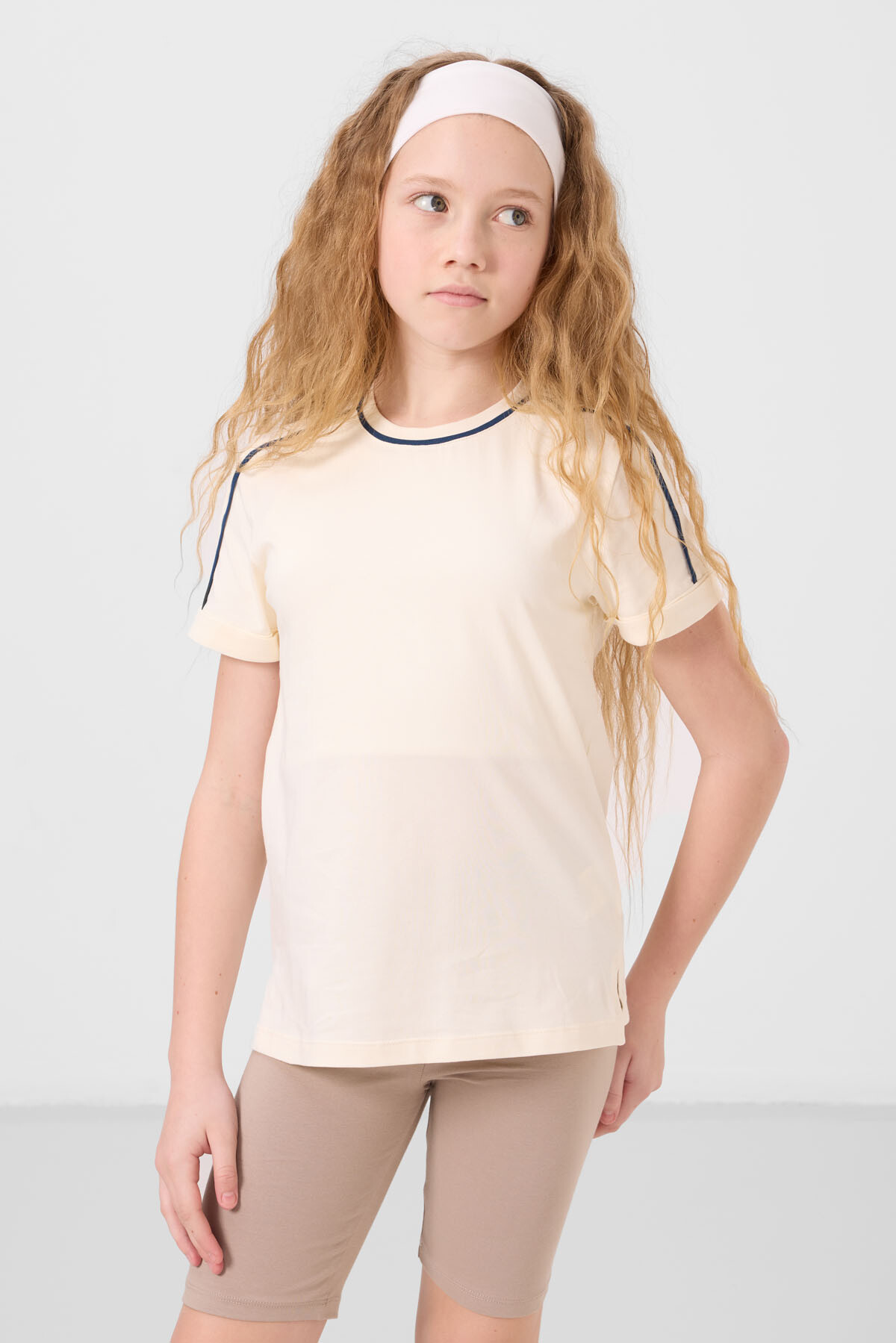 Ekru Pamuklu O Yaka Standart Fit Basic Kız Çocuk T-Shirt - 75177 - TOMMYLIFE