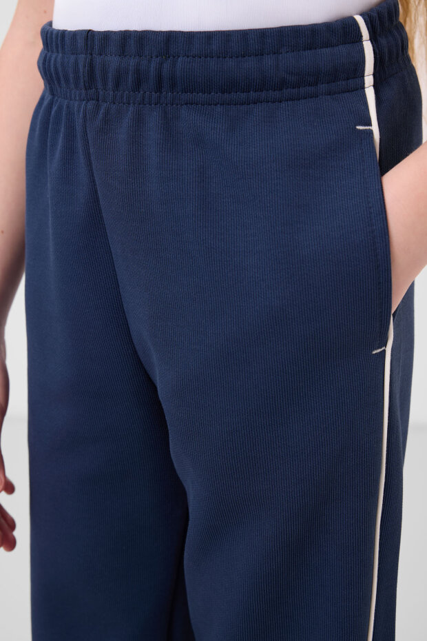 Ekru-Parlament O Yaka Baskılı Lastik Paçalı Standart Fit Kız Çocuk Eşofman Takım - 75186 - 4