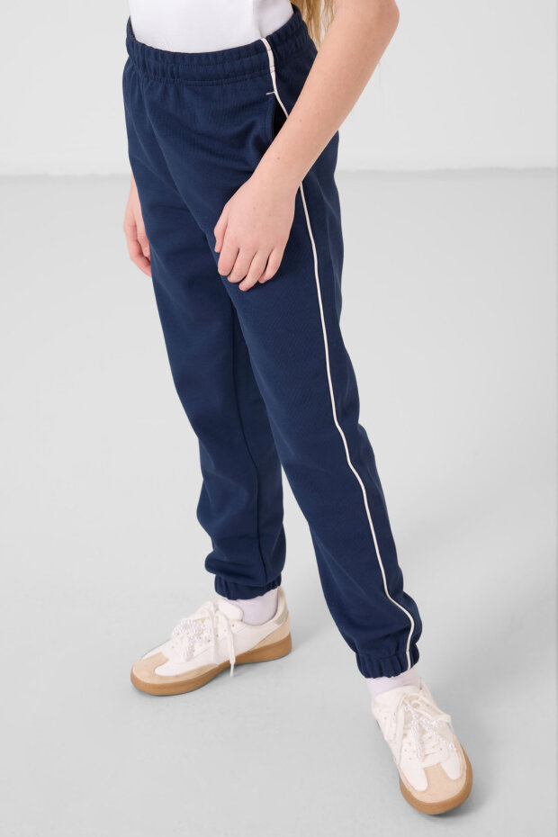 Ekru-Parlament O Yaka Baskılı Lastik Paçalı Standart Fit Kız Çocuk Eşofman Takım - 75186 - 5