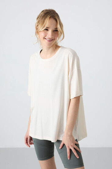 Ekru Penye Modal Yumuşak Tuşeli Oversize Fit Basic Kadın T-Shirt- 97285 