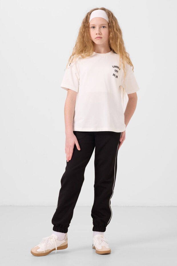 Ekru-Siyah O Yaka Baskılı Lastik Paçalı Standart Fit Kız Çocuk Eşofman Takım - 75186 - 5