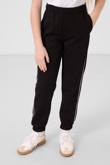 Ekru-Siyah O Yaka Baskılı Lastik Paçalı Standart Fit Kız Çocuk Eşofman Takım - 75186 - TOMMYLIFE (1)