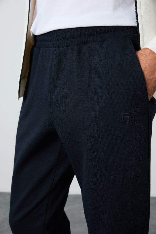 Ekru-Lacivert Yüzeyi Dokulu Standart Fit Nakışlı Erkek Eşofman Takım - 85248 - 3