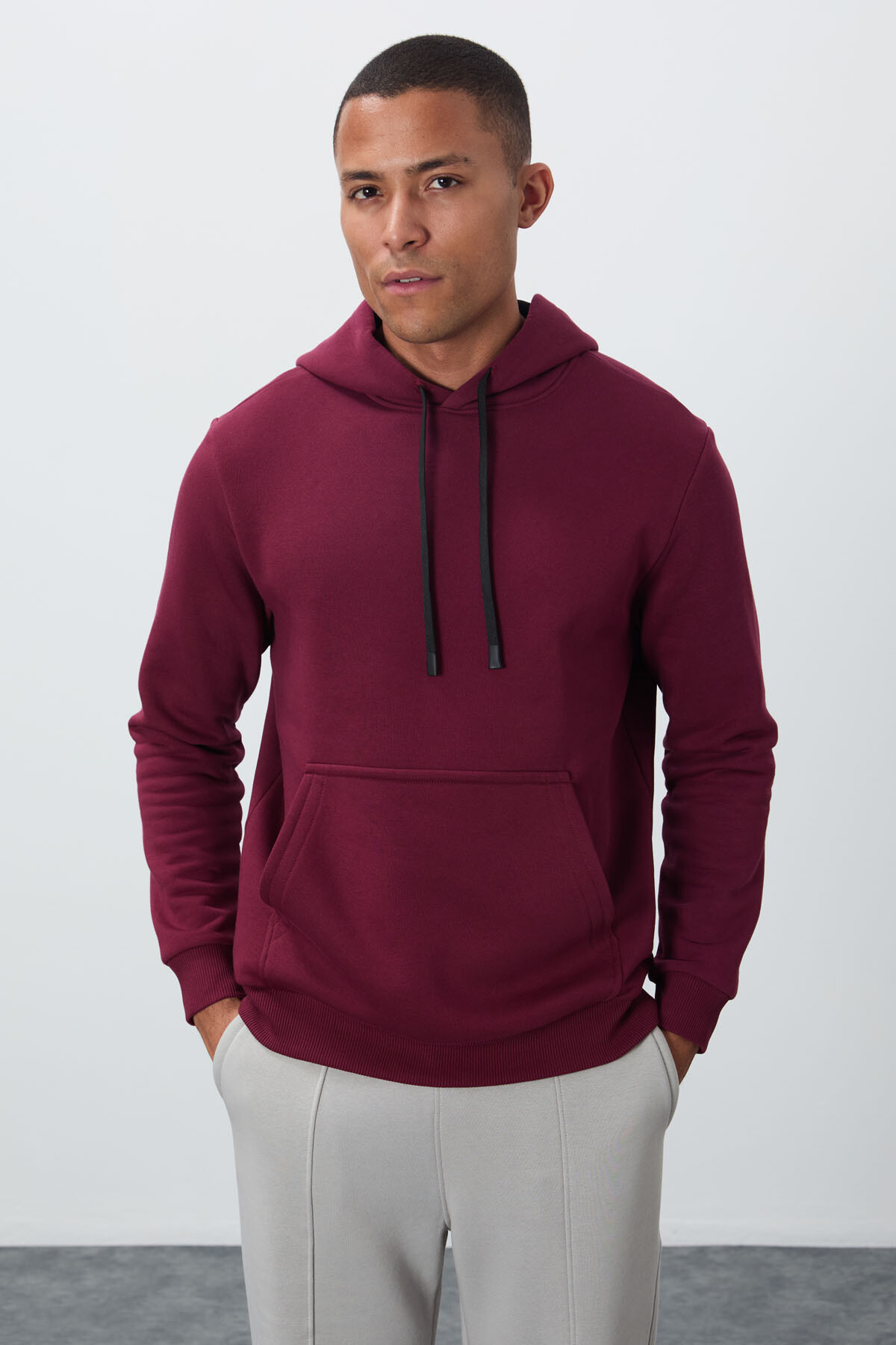Erguvan Pamuklu Kalın İçi Tüylü Yumuşak Dokulu Comfort Fit Nakışlı Erkek Sweatshirt - 88419 - TOMMYLIFE (1)