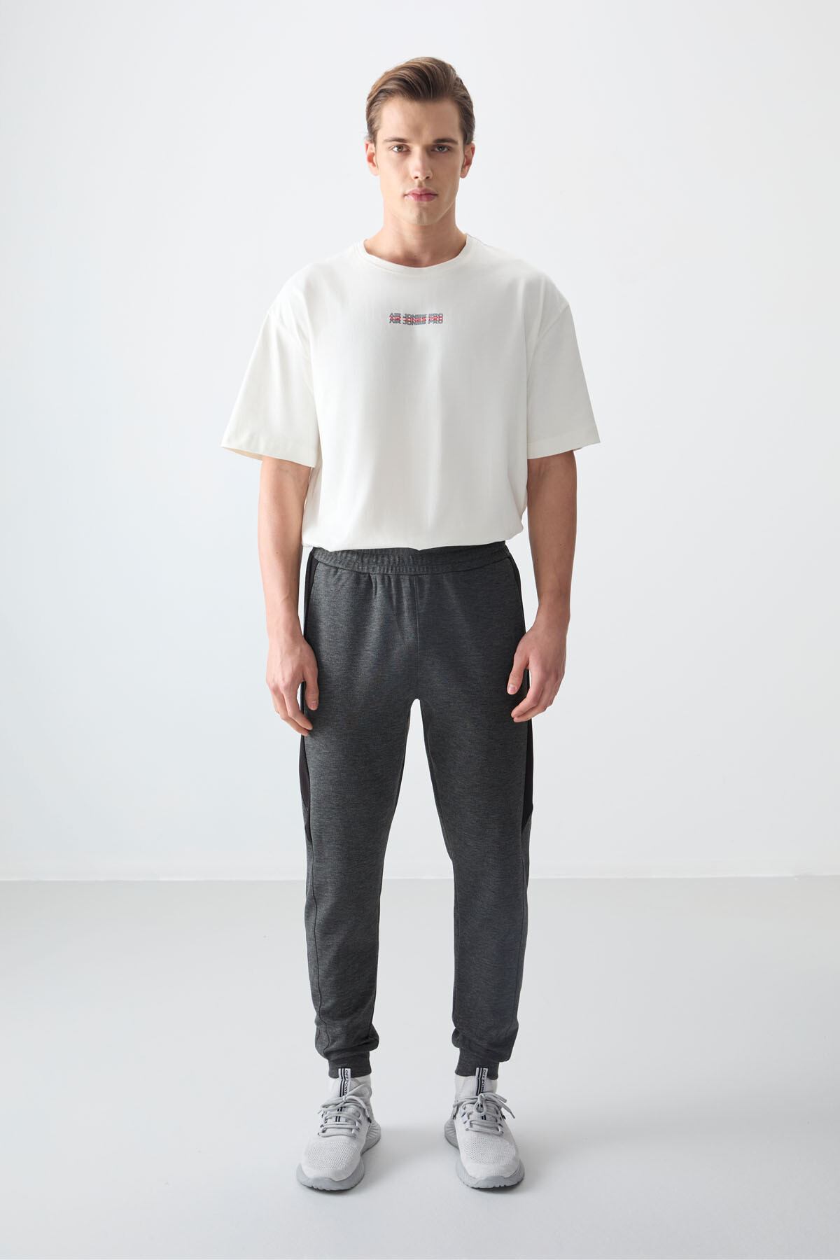 Antrasıt Melanj Yüzeyi Dokulu Standart Fit Nakışlı Erkek Eşofman Alt - 82126 - Air Jones