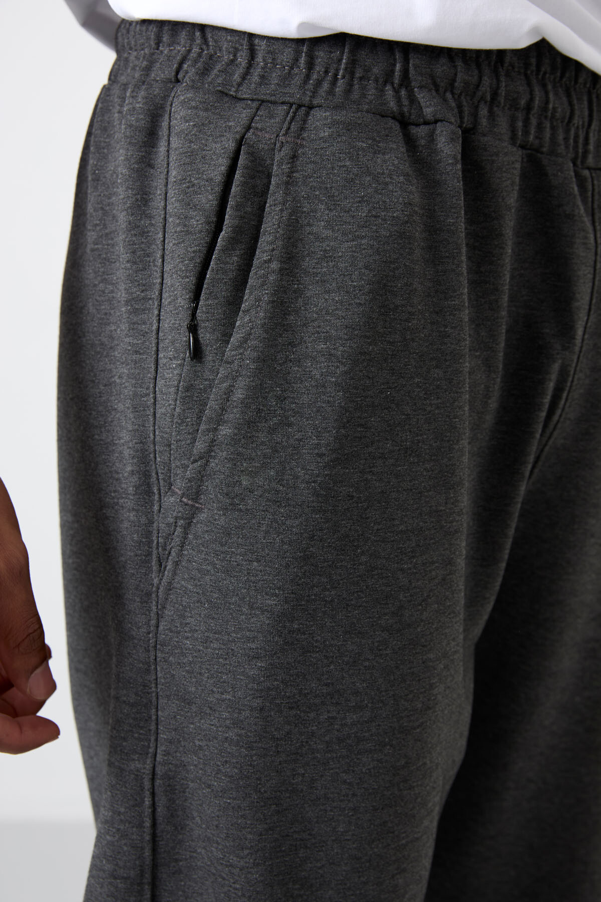 Antrasit Melanj Pamuk Yumuşak Dokulu Standart Fit Nakışlı Erkek Eşofman Alt - 82133 - TOMMYLIFE (1)