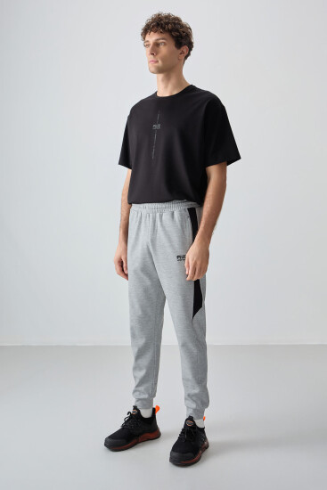 Gri Melanj Yüzeyi Dokulu Standart Fit Nakışlı Erkek Eşofman Alt - 82126 - Air Jones (1)