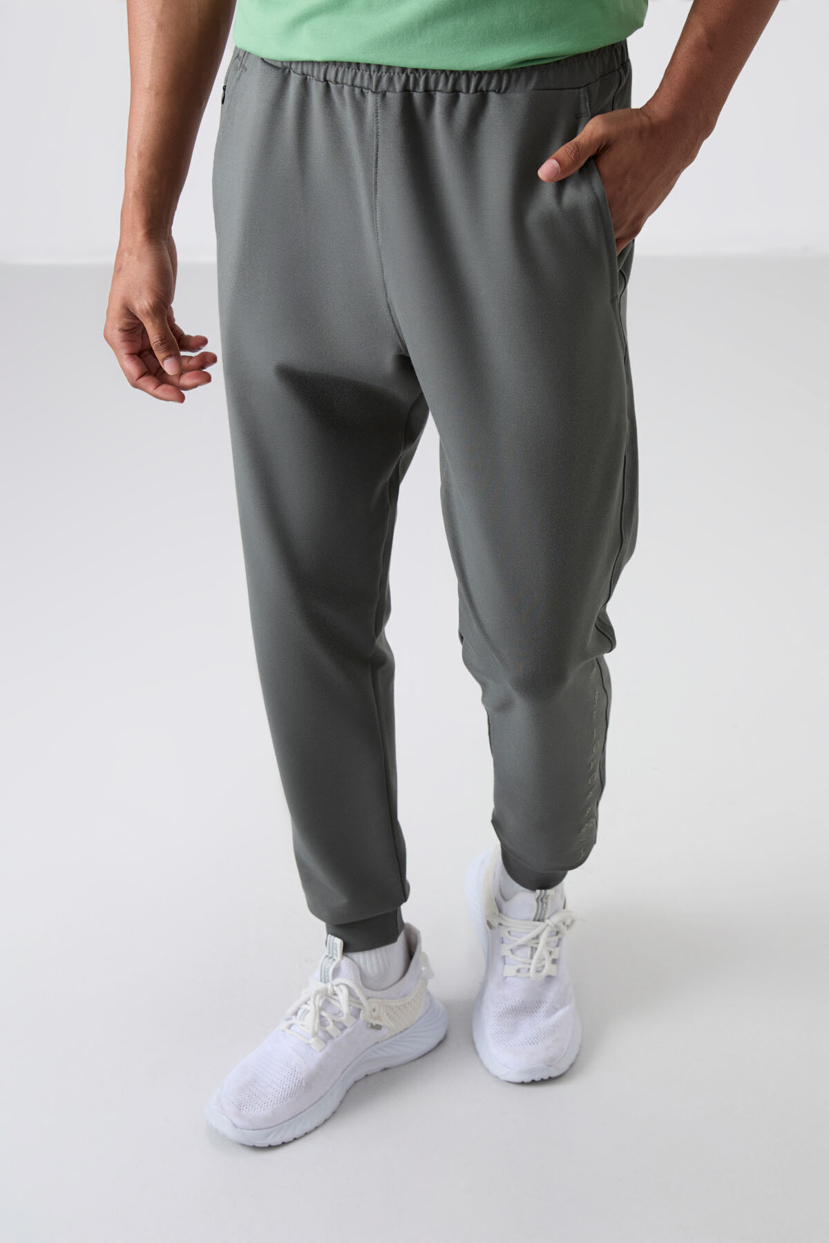 Haki Pamuk Yumuşak Dokulu Standart Fit Nakışlı Erkek Eşofman Alt - 82133 - TOMMYLIFE