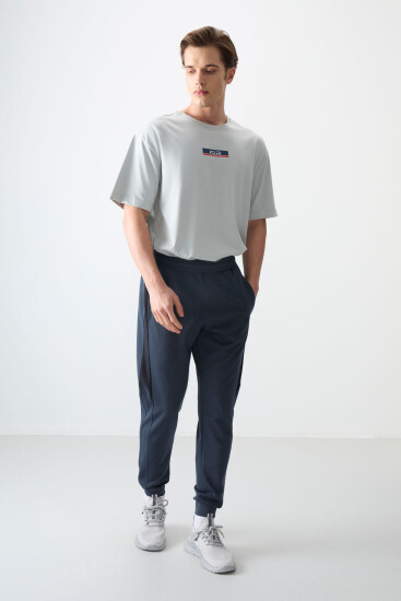 İndigo Yüzeyi Dokulu Standart Fit Nakışlı Erkek Eşofman Alt - 82126 - Air Jones (1)