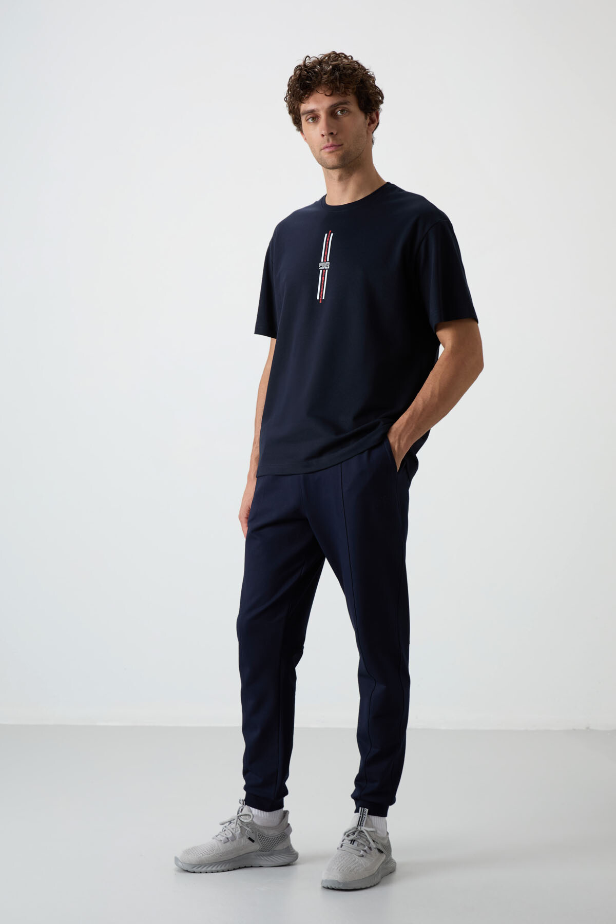 İndigo Pamuklu Yumuşak Dokulu Comfort Fit Nakışlı Erkek Jogger - 82123 - TOMMYLIFE (1)