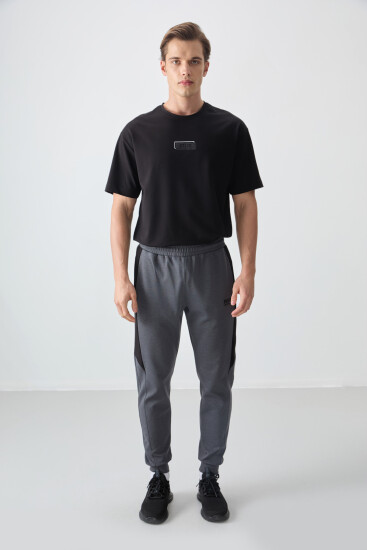 Koyu Gri Yüzeyi Dokulu Standart Fit Nakışlı Erkek Eşofman Alt - 82126 - Air Jones