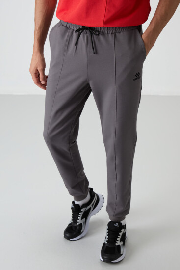Koyu Gri Pamuklu Yumuşak Dokulu Comfort Fit Nakışlı Erkek Jogger - 82123 - TOMMYLIFE