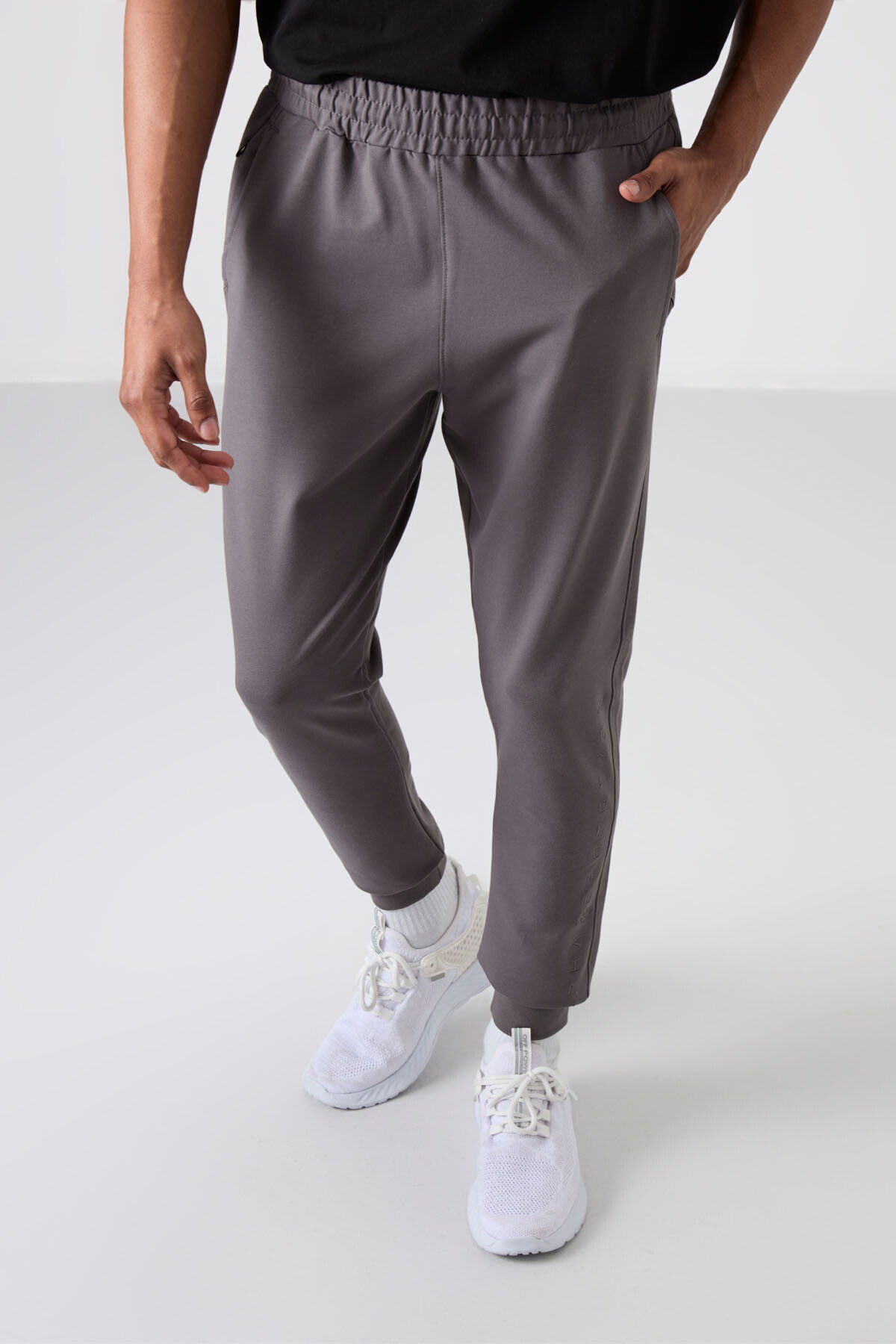 Koyu Gri Pamuk Yumuşak Dokulu Standart Fit Nakışlı Erkek Eşofman Alt - 82133 - TOMMYLIFE