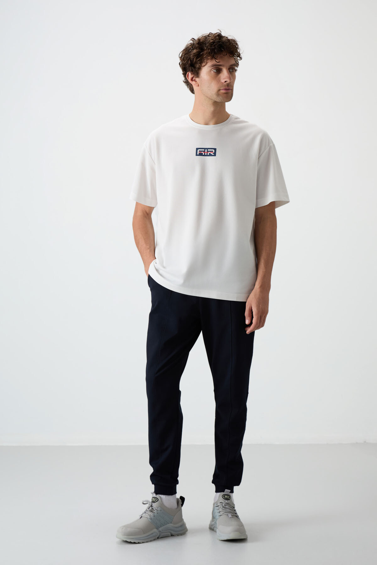 Lacivert Pamuklu Yumuşak Dokulu Comfort Fit Nakışlı Erkek Jogger - 82123 - TOMMYLIFE (1)