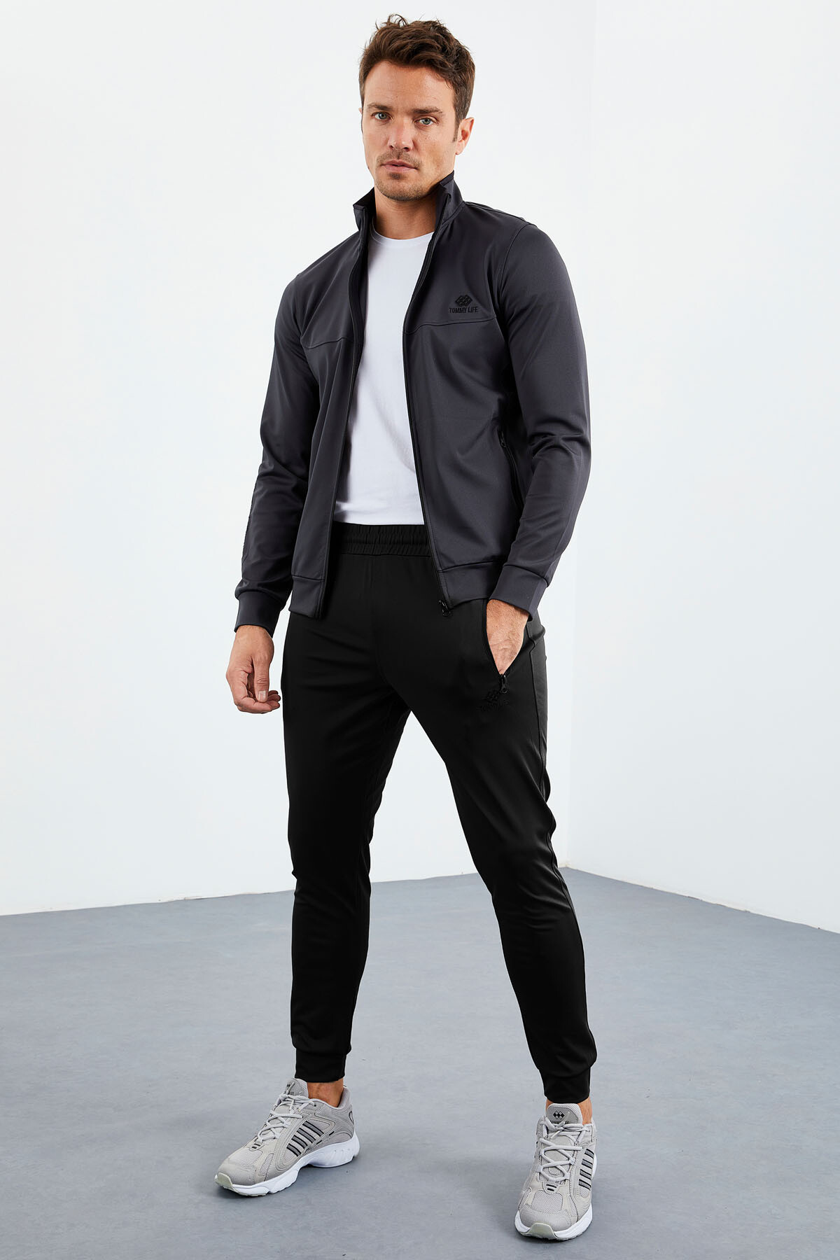 Antrasit-Siyah Dik Yaka Fermuarlı Standart Kalıp Manşetli Erkek Eşofman Takım - 85160 - TOMMYLIFE