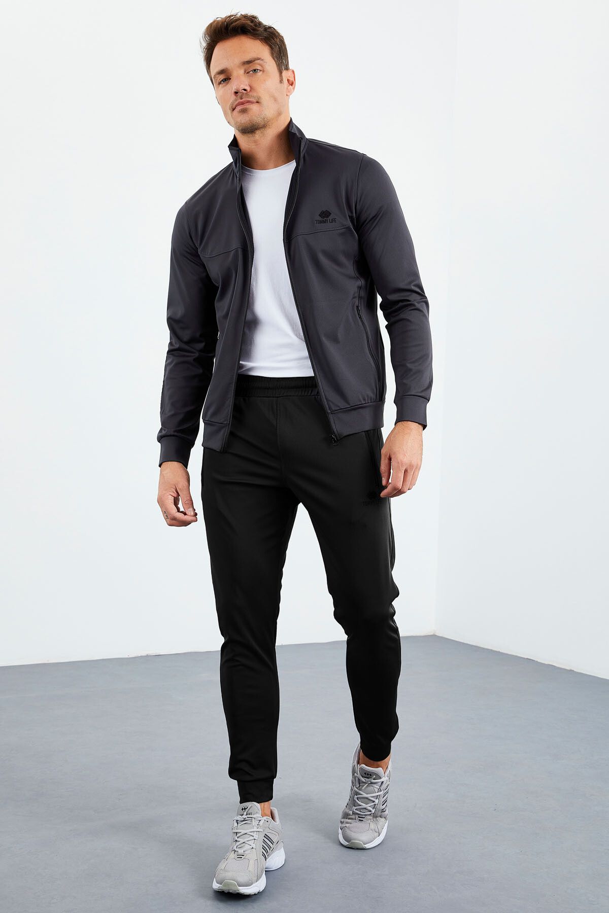 Antrasit-Siyah Dik Yaka Fermuarlı Standart Kalıp Manşetli Erkek Eşofman Takım - 85160 - TOMMYLIFE (1)