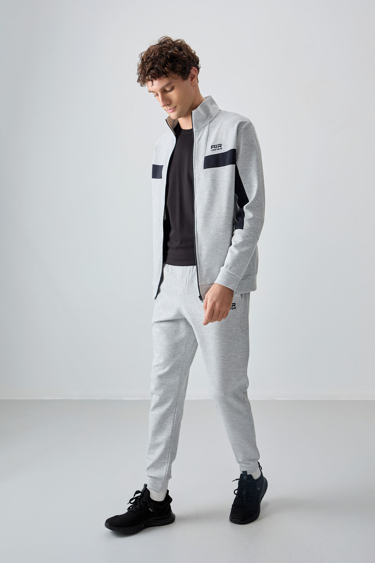 Gri Yüzeyi Dokulu Standart Fit Nakışlı Erkek Eşofman Takım - 85248 - Air Jones
