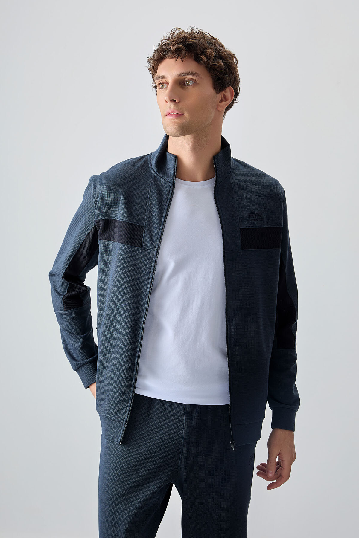 İndigo Yüzeyi Dokulu Standart Fit Nakışlı Erkek Eşofman Takım - 85248 - Air Jones (1)