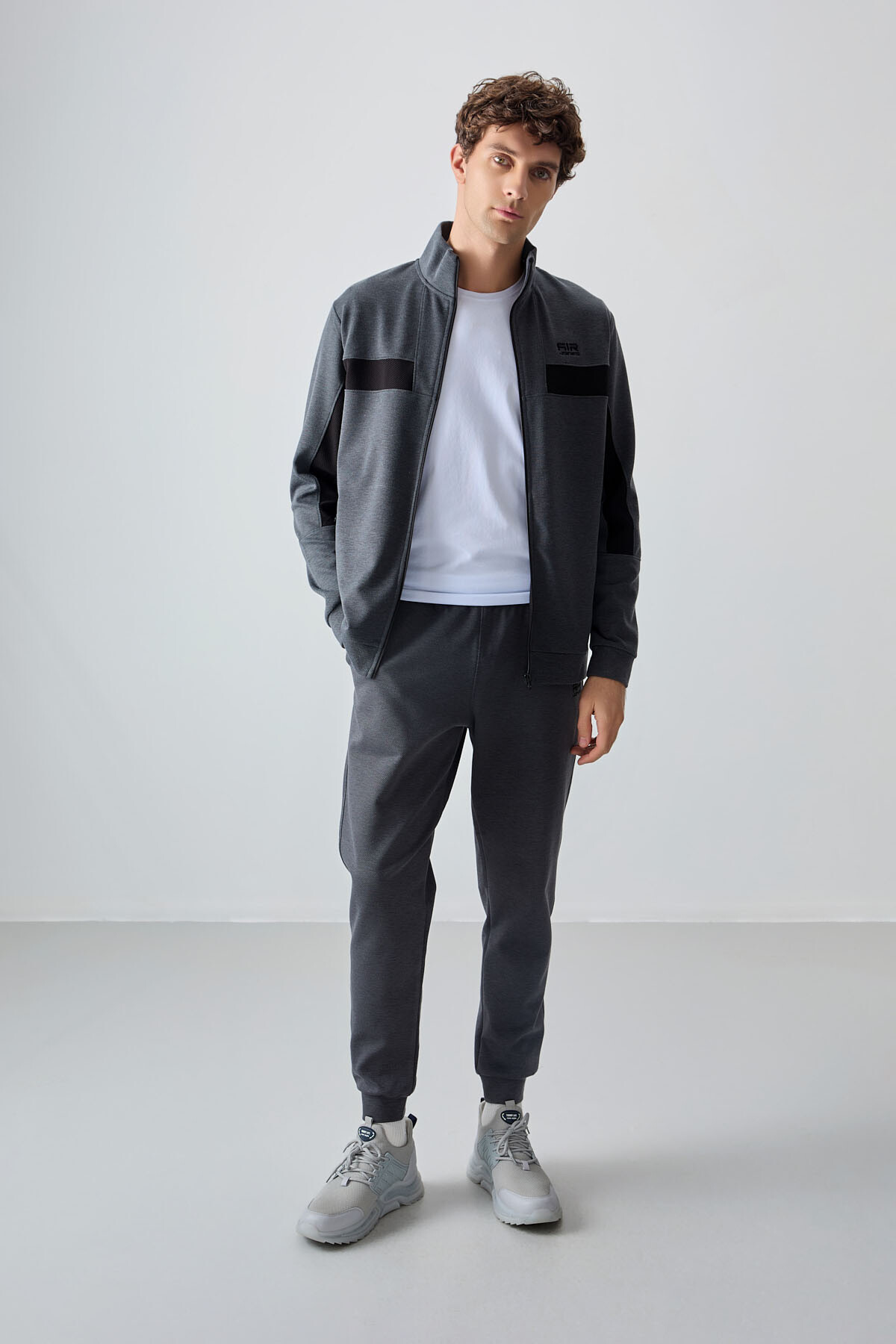 Koyu Gri Yüzeyi Dokulu Standart Fit Nakışlı Erkek Eşofman Takım - 85248 - Air Jones