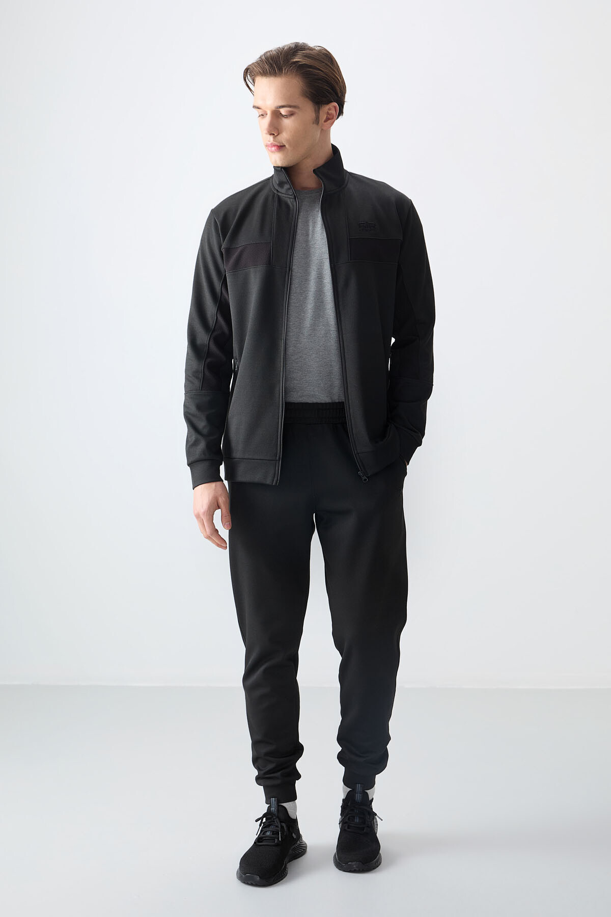 Siyah Yüzeyi Dokulu Standart Fit Nakışlı Erkek Eşofman Takım - 85248 - Air Jones