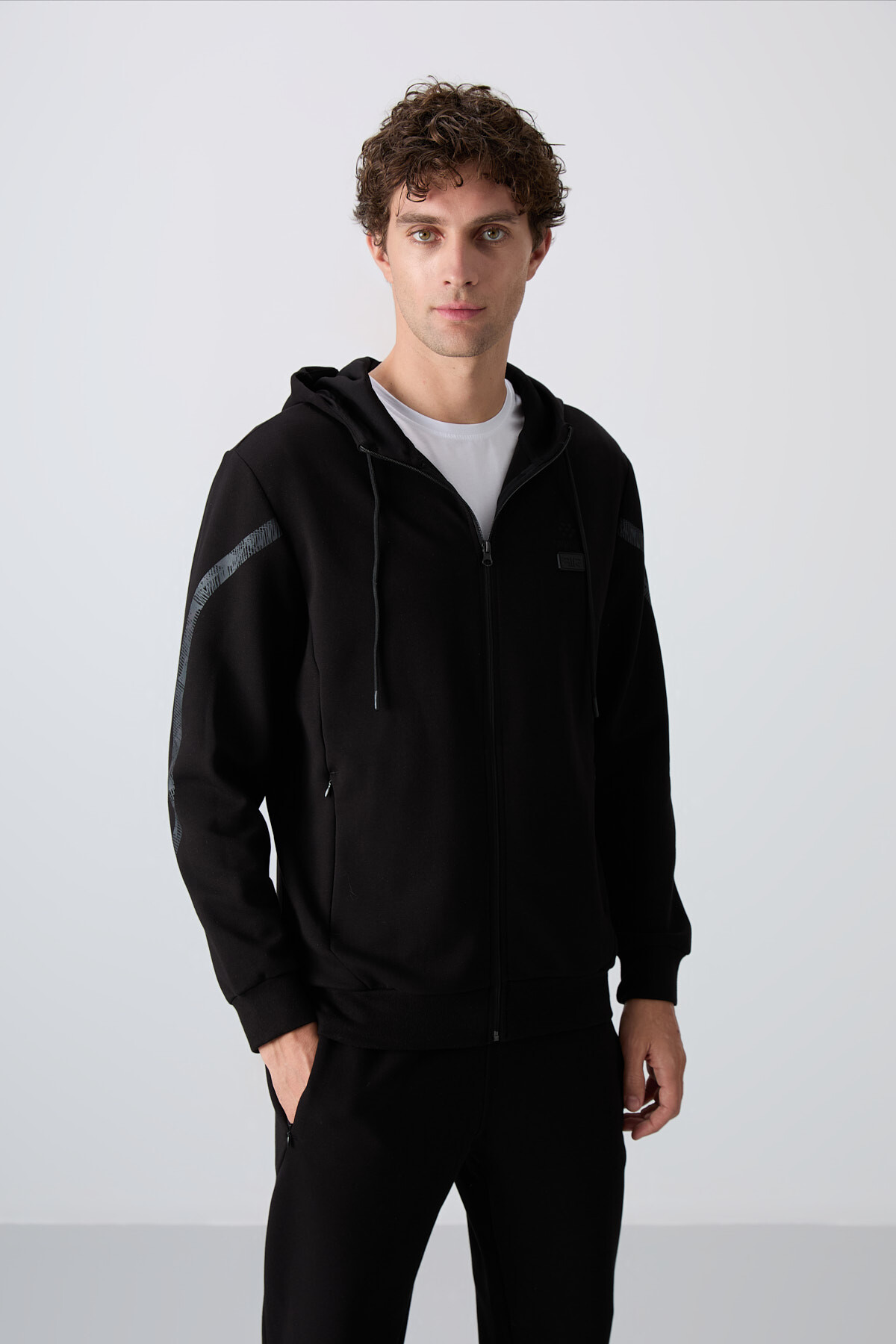 Siyah Pamuklu Kalın Yumuşak Dokulu Comfort Fit Baskılı Erkek Eşofman Takım - 85236 - TOMMYLIFE (1)