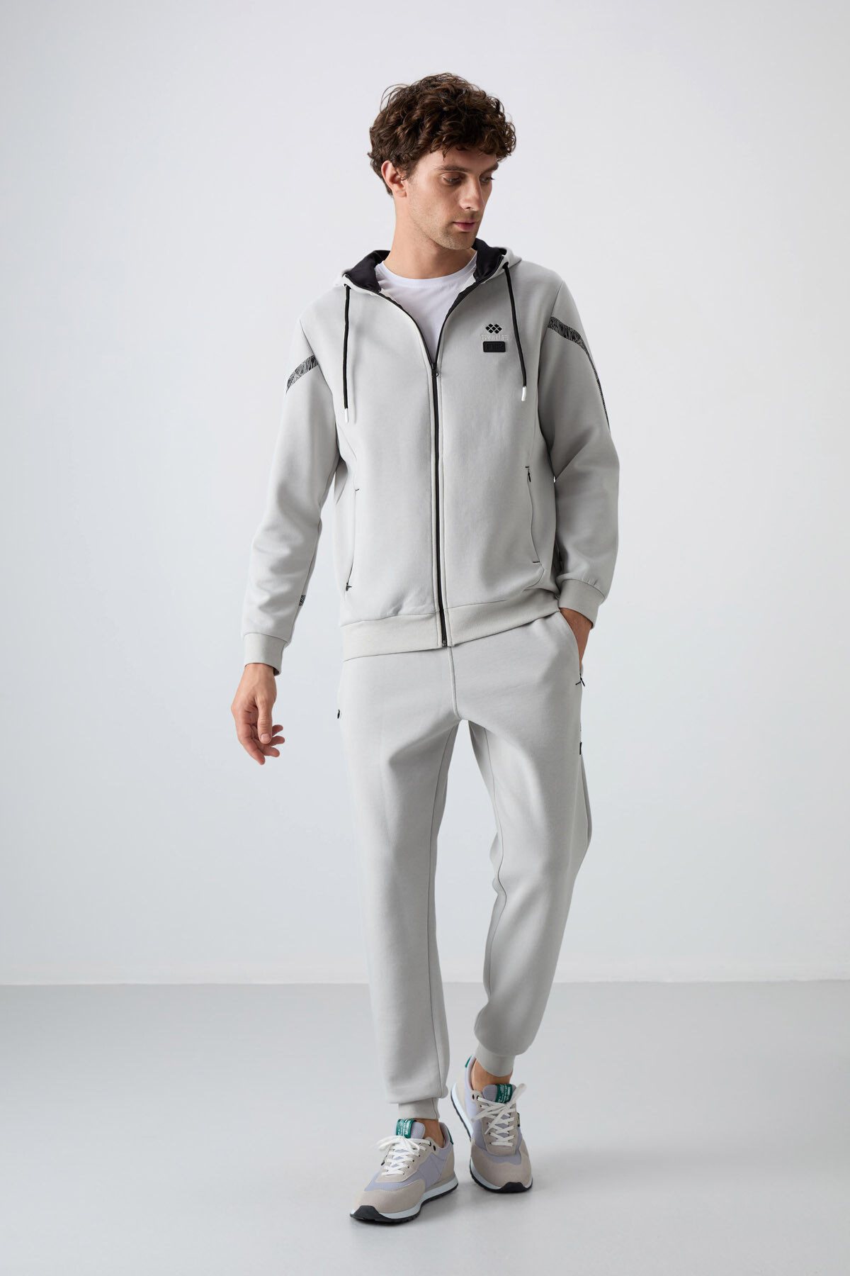 Taş Pamuklu Kalın Yumuşak Dokulu Comfort Fit Baskılı Erkek Eşofman Takım - 85236 - TOMMYLIFE (1)