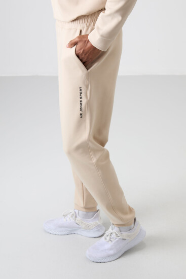 Bej Pamuklu Kalın Yumuşak Dokulu Comfort Fit Baskılı Erkek Eşofman Takım - 85253 - Air Jones (1)