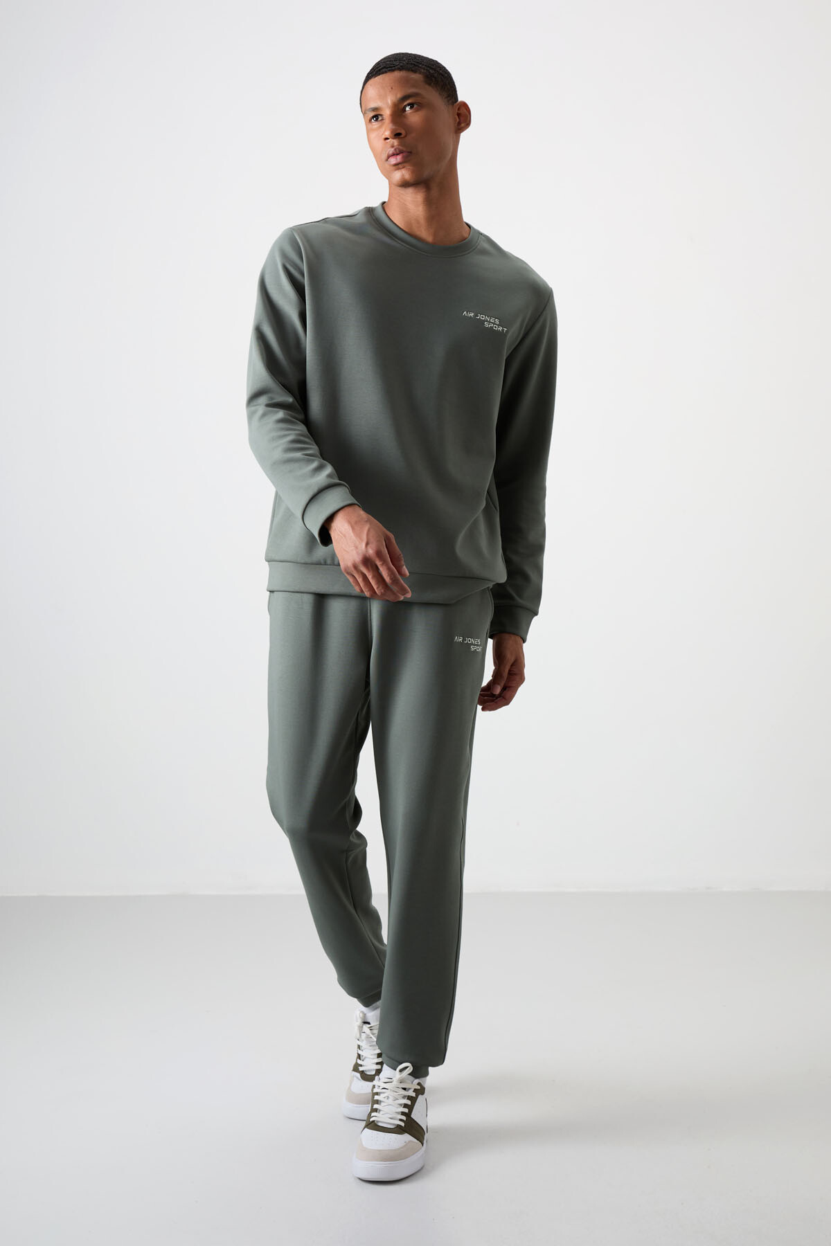 Haki Pamuklu Kalın Yumuşak Dokulu Comfort Fit Nakışlı Erkek Eşofman Takım - 85254 - Air Jones