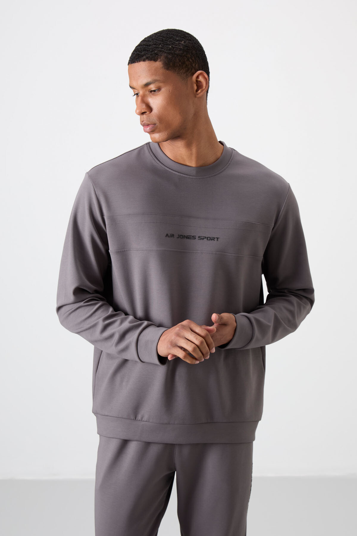 Koyu Gri Pamuklu Kalın Yumuşak Dokulu Comfort Fit Baskılı Erkek Eşofman Takım - 85253 - Air Jones (1)